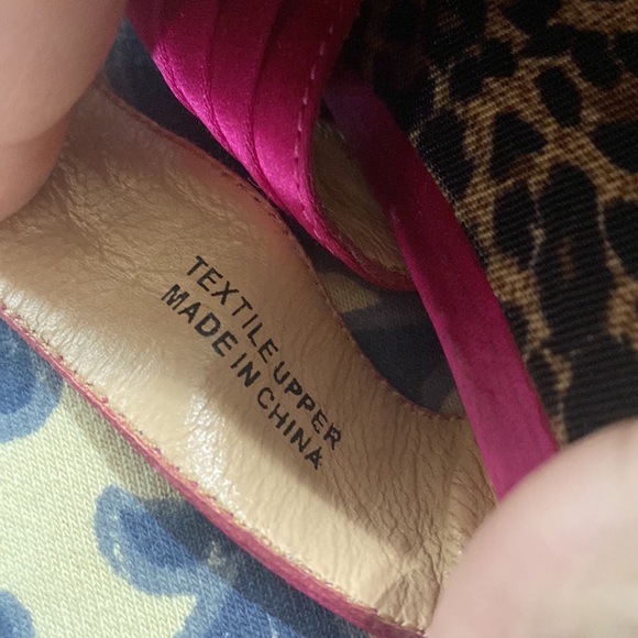 Betsey Johnson satin fuchsia strappy striped high heel sandals size 8.5 - Picture 14 of 14